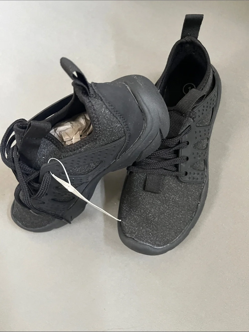 Casual Black kids size 1 Knit Sneakers - cat n Jack